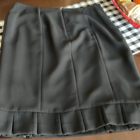 ⭐️Ruffle Bottom Straight Black Skirt size 14 - Picture 8 of 8
